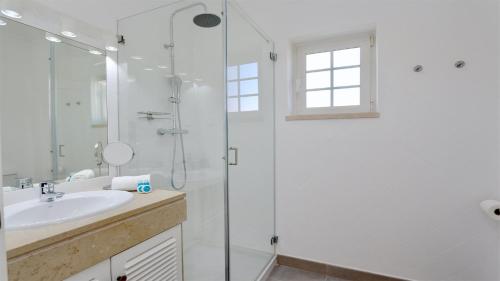 Modern 3 Bedroom Villa with Private Pool & Roof Terrace - Vilamoura