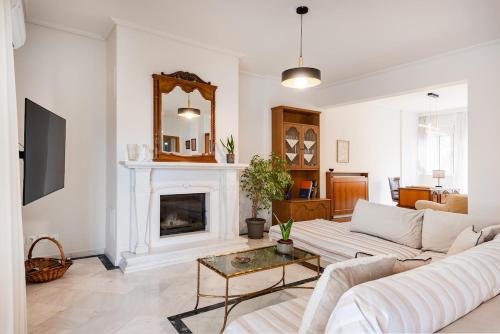 Riviera Coastal Escape, Athens