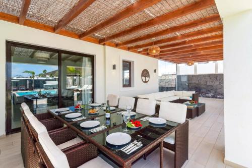 Villa Yanira by Villa Plus