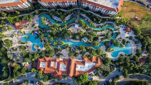 an overhead view of a pool at a resort at Holiday Inn Club Vacations At Orange Lake Resort in Orlando