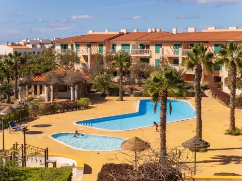 Beautiful 2BR Apartment with Pool & Balcony - Vila Verde