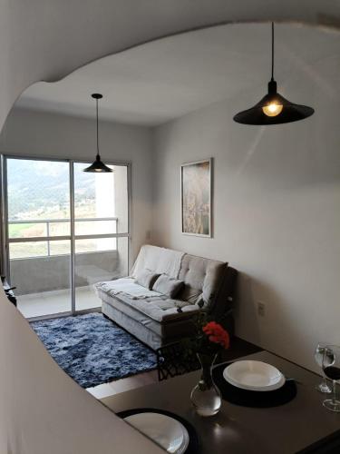 a living room with a couch and a table at Céu da Mantiqueira - Staffy House Extrema in Extrema