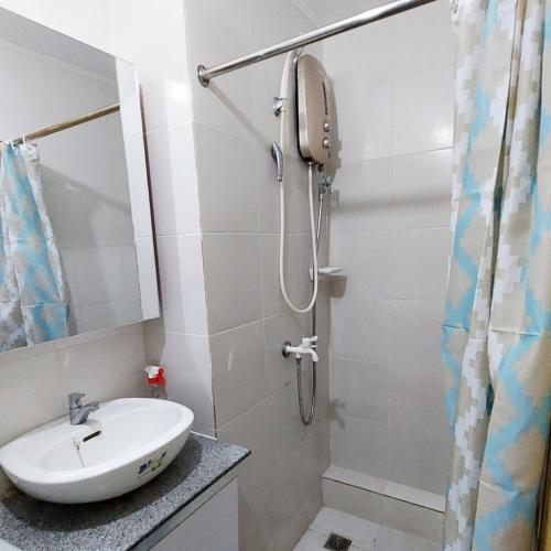 a bathroom with a sink and a shower at Nanay's Condotel in Sampong