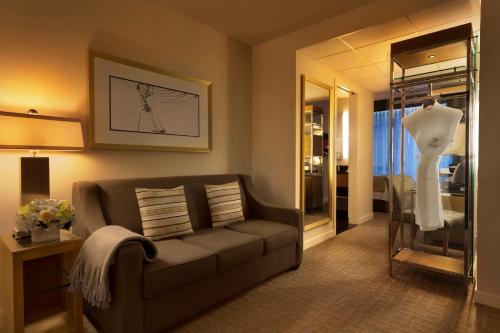 Executive Hotel Le Soleil New York Image