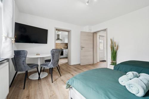 a bedroom with a bed and a desk and a table at Übernachtung an der A2 in Braunschweig