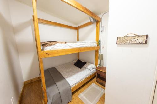 a bedroom with bunk beds in a room at Aotea Backpacker Hostel in Iquique