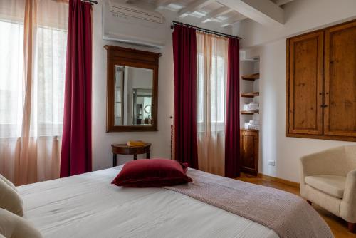 Santa Croce Historic Apartment by Maison Florence