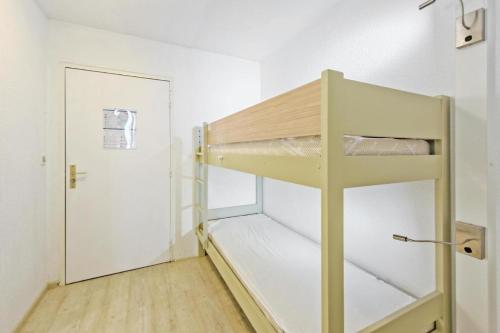 a room with a bunk bed with a door at Studio Rez de jardin coté piscine - Clim in Saint-Raphaël