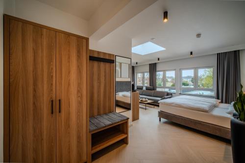 a bedroom with a bed and a couch at MSLiving Hotels in Hannover