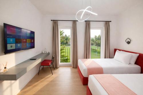 Nerium Garden Inn Tirana Airport — Garden view
