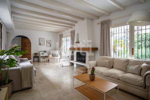 Koti Rentals - Villa Los Geranios