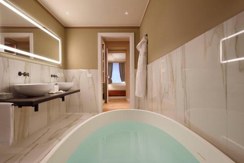 Luxury Apartments by Palazzo Portinari Salviati