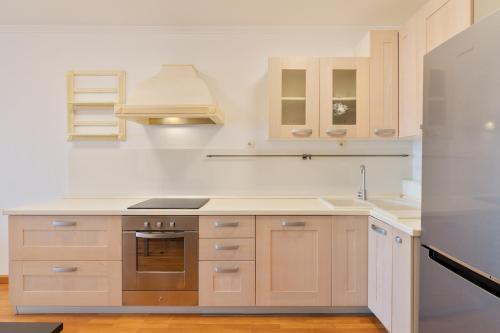 VELEBIS SUPERIOR APARTMENT - luxurious one-room apartment with jacuzzi - prestigious location by the sea in the new city center of Žnjan - panoramic view of the sea and islands - free garage parking