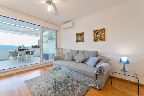VELEBIS SUPERIOR APARTMENT - luxurious one-room apartment with jacuzzi - prestigious location by the sea in the new city center of Žnjan - panoramic view of the sea and islands - free garage parking