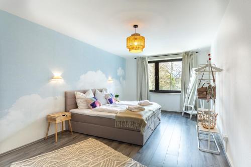 a bedroom with a bed and a ladder in it at LEVEL22 ! Groß & Modern, Parkplatz, Balkon, Küche in Leverkusen