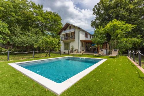 House Green valley