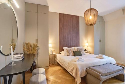 Superb Apartment Terrace Champs Elysees