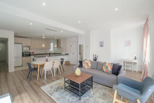Modern, Stylish & Comfortable Apartment