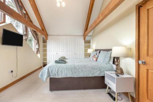 a bedroom with a bed and a tv in a room at 3 Bed in Holsworthy oc-29125 in Thornbury