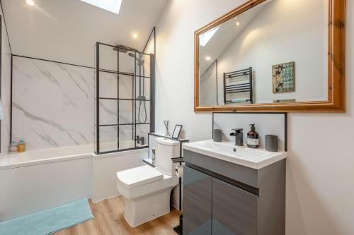 a bathroom with a sink toilet and a mirror at 3 Bed in Holsworthy oc-29125 in Thornbury