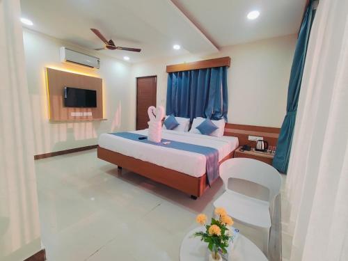 a hotel room with a bed with a pink statue on it at Hotel Elite Walker Town in Hyderabad