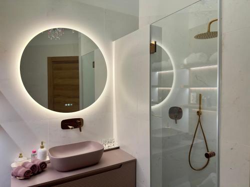 Luxe H&C Apartment