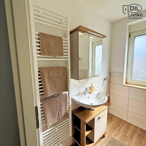 a bathroom with a sink and a mirror at Modern - zentral - Studio mit Küche - Self Check In in Bad Nauheim