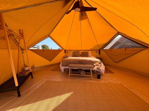 a bedroom in a tent with a bed in it at Lomas de Balsares in Elche