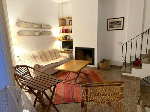 Townhouse for 6 with AC wifi 50m from the Beach