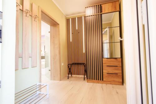 a room with a wooden door with a chair in it at Apartmani Enna in Mali Lošinj