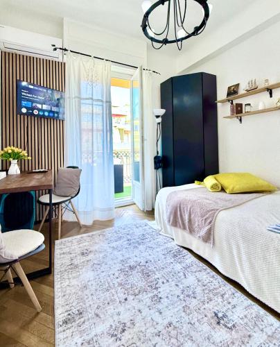 Studio in the center balcony AC