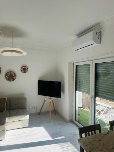 1 Bedroom SeaView Apart with private balcony, 5 min from beach Costa da Caparica