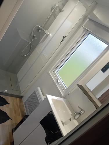 a bathroom with a sink and a window at chalet bella in Gasselte