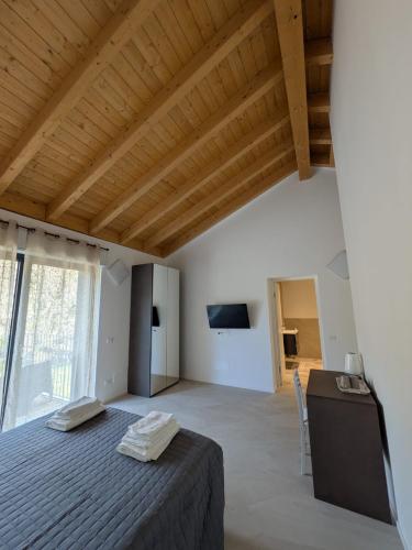 En eller flere senge i et værelse på Rooms 2575