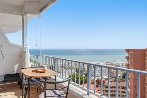 Luminoso ático con vistas al mar en Torremolinos