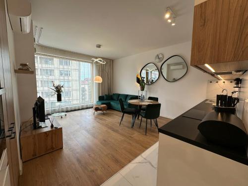 Topiel 18 Executive Suite