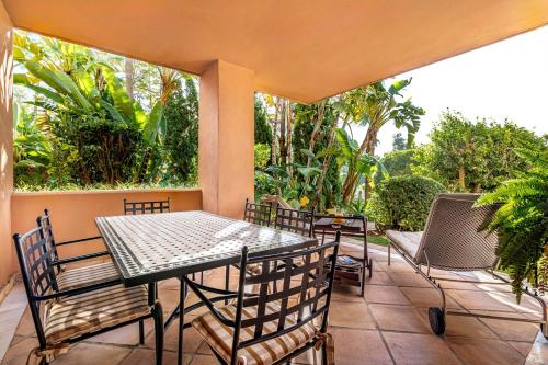 A 600m de la playa Los Monteros Jardín privado