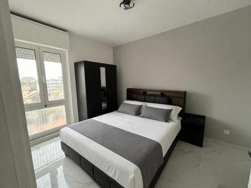 a bedroom with a large bed and two windows at Anthea - Loft Elegans in Lignano Sabbiadoro