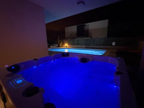 Sunluxvilla 4BR Heated Pool Jacuzzi Sauna - self check in