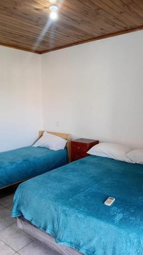 two beds sitting next to each other in a room at Iguazú Home & Relax in Puerto Iguazú
