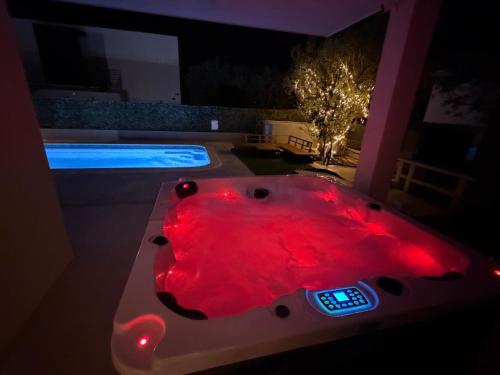 Sunluxvilla 4BR Heated Pool Jacuzzi Sauna - self check in