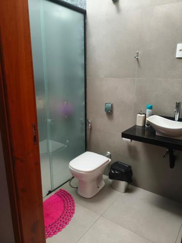 a bathroom with a shower and a toilet and a sink at Recanto Três Rios in Santa Clara dʼOeste