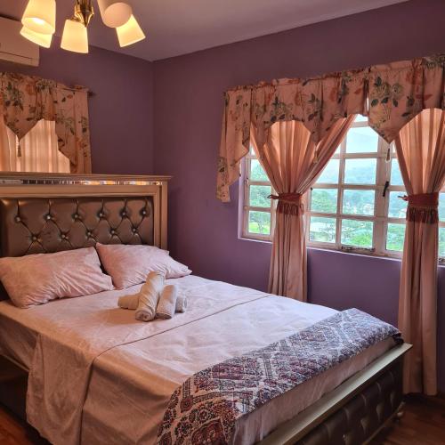 a bedroom with a bed with a teddy bear on it at Mountain Palace in Guarata