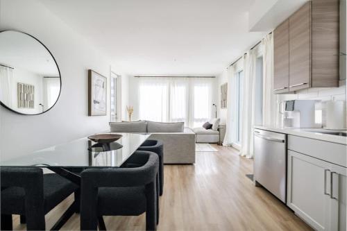a kitchen and living room with a table and chairs at The Eyrie Group Fun Luxury DT Events Corporate in Sacramento