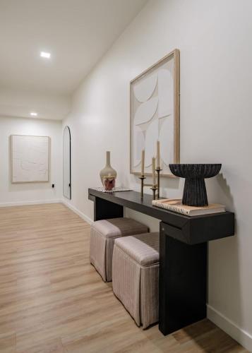 a living room with a table and a mirror at The Eyrie Group Fun Luxury DT Events Corporate in Sacramento