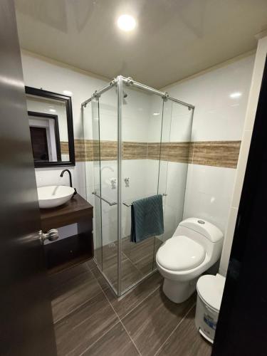 a bathroom with a shower and a toilet and a sink at Edificio La Roca in Pereira
