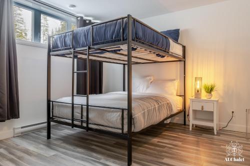 a bedroom with a bunk bed in a room at Aphrodite- Piscine sauna et spa in Pont-Rouge