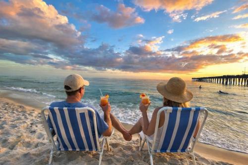 Amazing Sunsets Steps to Pier Park Heated Pool Hot Tub photo 9