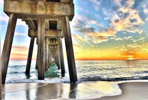 Amazing Sunsets Steps to Pier Park Heated Pool Hot Tub photo 11