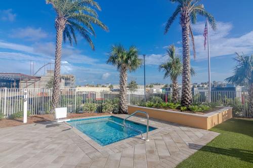 Amazing Sunsets Steps to Pier Park Heated Pool Hot Tub photo 17